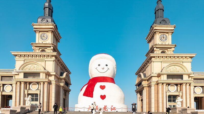 _El_Gigante_Mun_eco_de_Nieve_de_Harbin_Regresa__La_Tradicio_n_Invernal_Ma_s_Genial_de_China______ video poster