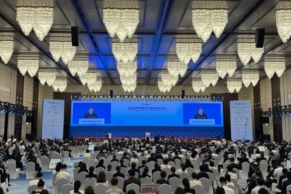El_Gigantesco_Expo_de_Consumidores_de_China_da_la_Bienvenida_al_Mundo_en_Hainan___ video poster