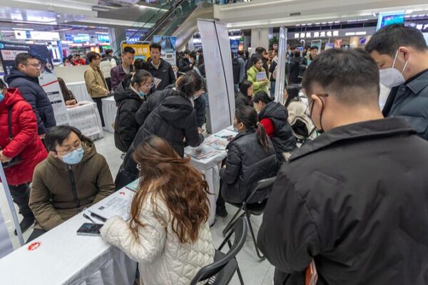 El Gran Impulso de China: Ayudando a los Trabajadores Migrantes a Volver al Trabajo 🚀 El_Gran_Impulso_de_China__Ayudando_a_los_Trabajadores_Migrantes_a_Volver_al_Trabajo__