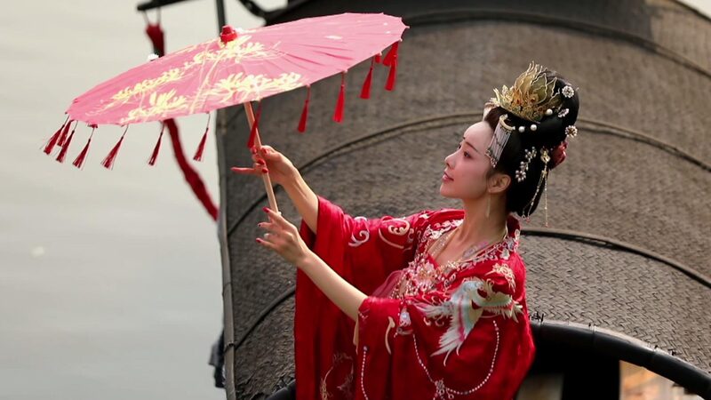 El_Hanfu__La_moda_ancestral_que_conquista_a_la_juventud_china__ video poster
