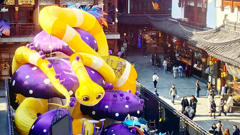 _El_Jardi_n_Yuyuan_de_Shangha_i_se_ilumina_con_faroles_de_serpiente_para_el_An_o_de_la_Serpiente___