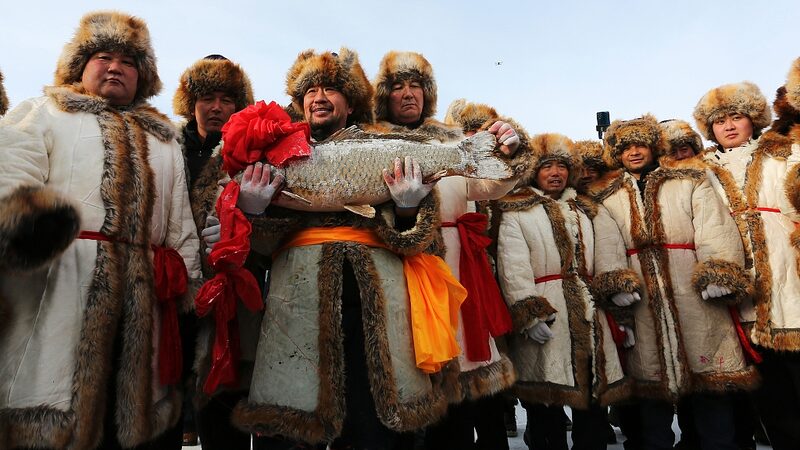 El_Lago_Ulungur_de_Xinjiang__Sume_rgete_en_el_E_pico_Festival_de_Pesca_Invernal____ video poster