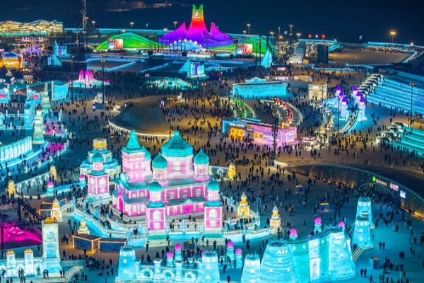 El_Maravilloso_Mundo_de_Hielo_de_Harbin_ilumina_la_noche___Un_especta_culo_congelado_que_no_te_puedes_perder_____