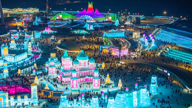El_Maravilloso_Mundo_de_Hielo_de_Harbin_ilumina_la_noche___Un_especta_culo_congelado_que_no_te_puedes_perder_____
