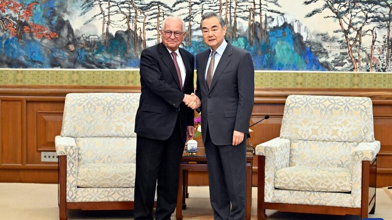 El_Ministro_de_Relaciones_Exteriores_de_China__Wang_Yi__se_reu_ne_con_el_presidente_de_la_MSC__Ischinger__para_fortalecer_los_lazos_entre_China_y_Europa