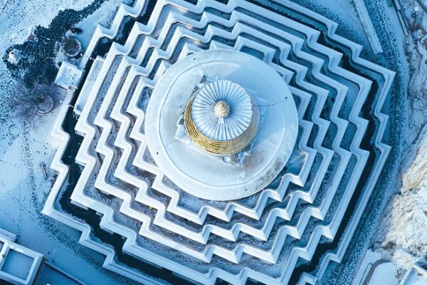 El_Monasterio_Baiju_cubierto_de_nieve_asombra_a_los_visitantes_con_su_paisaje_de_cuento_de_hadas