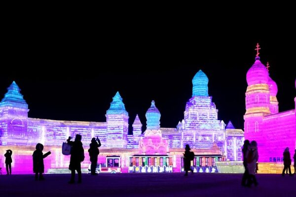 El_Mundo_de_Hielo_y_Nieve_de_Harbin___Un_Cuento_de_Hadas_Congelado_Hecho_Realidad_ video poster