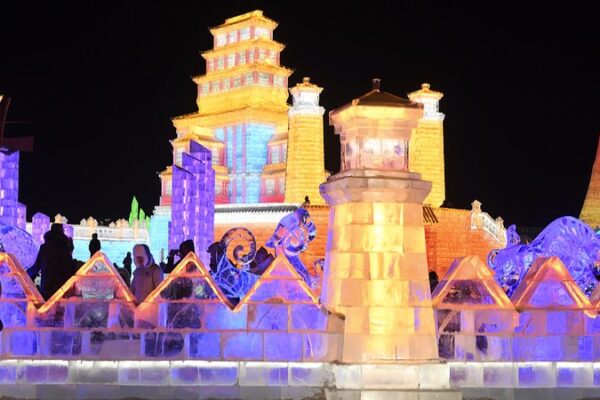 El Mundo de Hielo y Nieve de Harbin: ¡Un Maravilloso Reino Helado que No Puedes Perderte! ❄️🏰 El_Mundo_de_Hielo_y_Nieve_de_Harbin___Un_Maravilloso_Reino_Helado_que_No_Puedes_Perderte_____ video poster