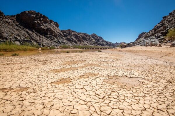 🇳🇦 El Niño Golpea Fuerte: La ONU Insta a Ayuda ya que la Mitad de Namibia Enfrenta Hambre ___El_Nin_o_Golpea_Fuerte__La_ONU_Insta_a_Ayuda_ya_que_la_Mitad_de_Namibia_Enfrenta_Hambre