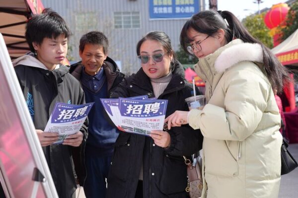 El_Premier_chino_impulsa_poli_ticas_de_empleo_y_reformas_educativas__