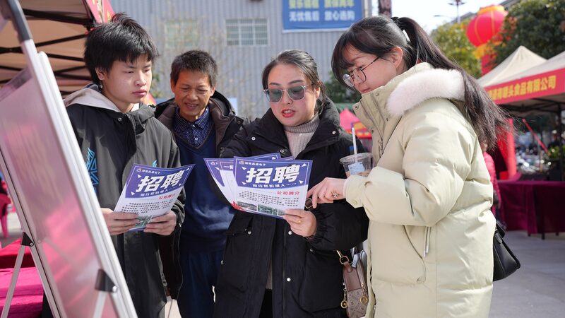 El_Premier_chino_impulsa_poli_ticas_de_empleo_y_reformas_educativas__