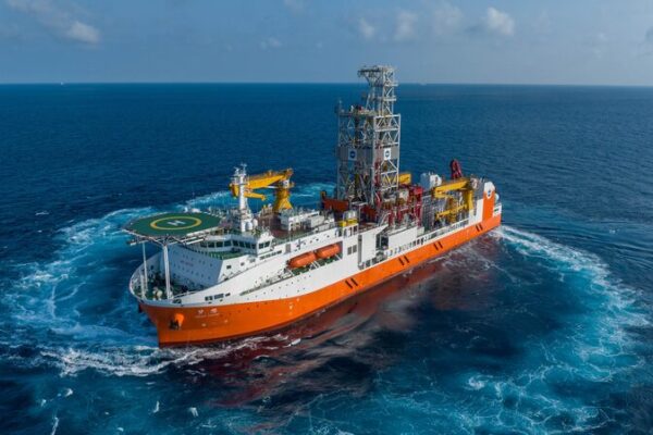El Primer Buque de Perforación en Aguas Profundas de China “Meng Xiang” Causa Sensación 🌊 El_Primer_Buque_de_Perforacio_n_en_Aguas_Profundas_de_China__Meng_Xiang__Causa_Sensacio_n__
