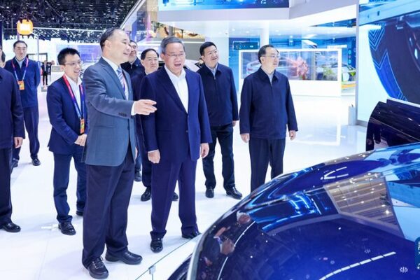 El Primer Ministro Chino Li Qiang Insta a Impulsar los NEV Inteligentes en Auto China 2024 El_Primer_Ministro_Chino_Li_Qiang_Insta_a_Impulsar_los_NEV_Inteligentes_en_Auto_China_2024