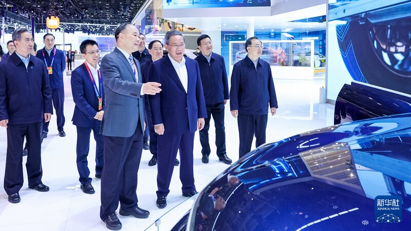 El_Primer_Ministro_Chino_Li_Qiang_Insta_a_Impulsar_los_NEV_Inteligentes_en_Auto_China_2024