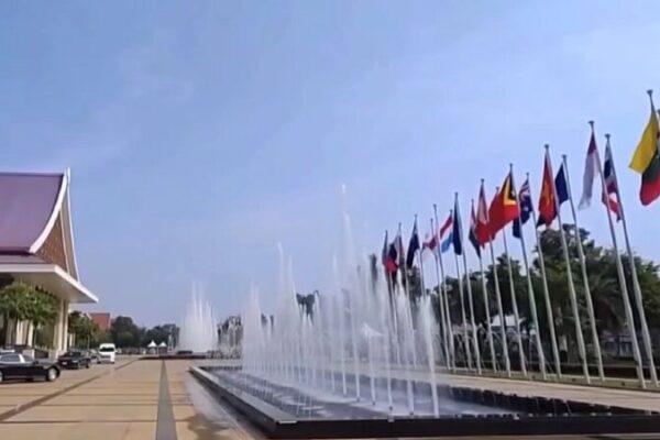 El Primer Ministro Chino Li Qiang llama a la unidad en la 19ª Cumbre de Asia Oriental 💬🌏 El_Primer_Ministro_Chino_Li_Qiang_llama_a_la_unidad_en_la_19a_Cumbre_de_Asia_Oriental___