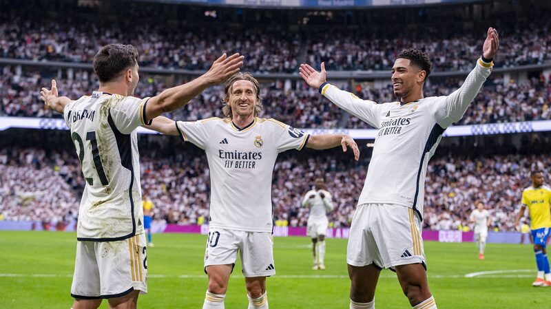 _El_Real_Madrid_supera_al_Barcelona_para_conquistar_otra_corona_de_La_Liga____