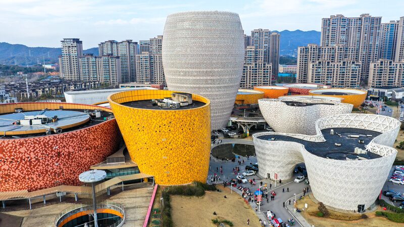 El_Reino_de_la_Cera_mica_de_China__Explora_el_Vibrante_Valle_de_la_Cera_mica_China_en_Liling___