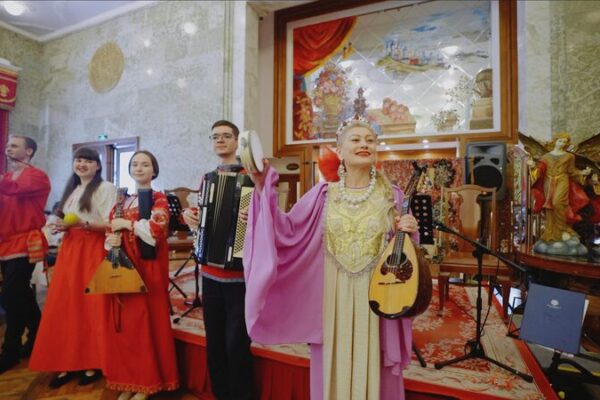El Restaurante Moscú de Pekín: Un Sabor Atemporal de Rusia 🇷🇺 El_Restaurante_Moscu__de_Peki_n__Un_Sabor_Atemporal_de_Rusia___ video poster