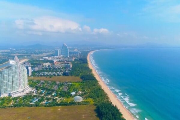 El Salto Verde de Hainan: Pionero en Desarrollo Ecológico 🌿 El_Salto_Verde_de_Hainan__Pionero_en_Desarrollo_Ecolo_gico__