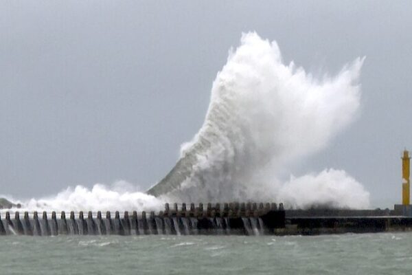 El_Tifo_n_Gaemi_trae_inundaciones_y_caos_al_sudeste_asia_tico____ video poster