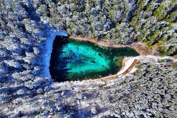 El_Valle_de_Jiuzhai_se_Transforma_en_un_Pai_s_de_las_Maravillas_Invernal_Tras_la_Primera_Nevada