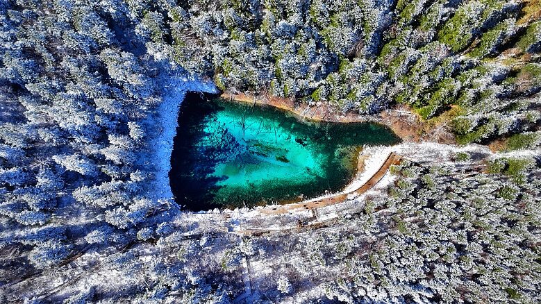 El_Valle_de_Jiuzhai_se_Transforma_en_un_Pai_s_de_las_Maravillas_Invernal_Tras_la_Primera_Nevada
