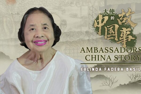 El Viaje de la Embajadora Basilio a China: Amistades, Recuerdos y 300 Cajas de Amor El_Viaje_de_la_Embajadora_Basilio_a_China__Amistades__Recuerdos_y_300_Cajas_de_Amor video poster