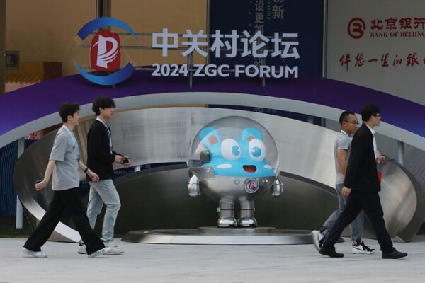 El Viceprimer Ministro de China destaca la innovación como clave para el desarrollo futuro 🚀 El_Viceprimer_Ministro_de_China_destaca_la_innovacio_n_como_clave_para_el_desarrollo_futuro__