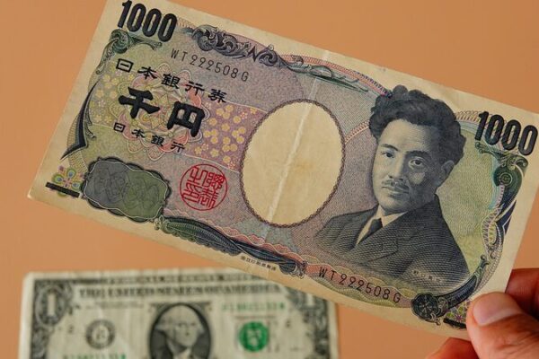 El Yen se desploma mientras el Banco de Japón mantiene las tasas—¿Qué sigue? 💹 El_Yen_se_desploma_mientras_el_Banco_de_Japo_n_mantiene_las_tasas__Que__sigue___