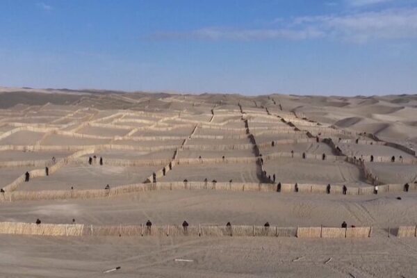 El__Mar_de_la_Muerte__de_China_Ahora_Envuelto_en_Verde__Desierto_Taklimakan_Obtiene_Cinturo_n_Verde_de_3_046_km__