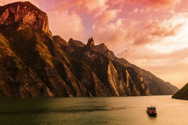 _El_agua_del_ri_o_Yangtse__se_vuelve_ma_s_limpia_en_2023__los_esfuerzos_ecolo_gicos_de_China_dan_frutos_