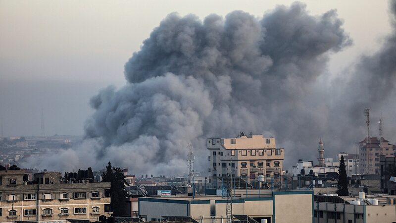 El_alto_al_fuego_en_Gaza_termina__Explosiones__caos_y_una_nueva_ola_de_conflicto__ video poster
