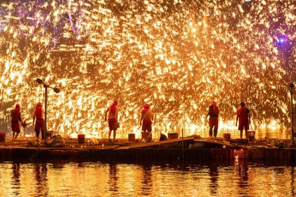 _El_ardiente__Dashuhua__de_Chongqing_ilumina_el_cielo_nocturno____