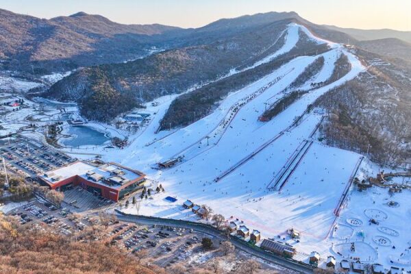 El auge de los deportes de invierno en China: ¡300 millones de personas se unen a la diversión! ❄️🎿 El_auge_de_los_deportes_de_invierno_en_China___300_millones_de_personas_se_unen_a_la_diversio_n_____