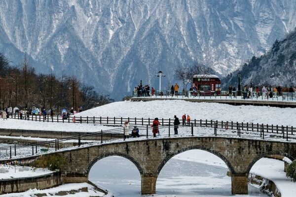 El auge de los deportes de nieve en Chengdu impulsa turismo y consumo El_auge_de_los_deportes_de_nieve_en_Chengdu_impulsa_turismo_y_consumo video poster