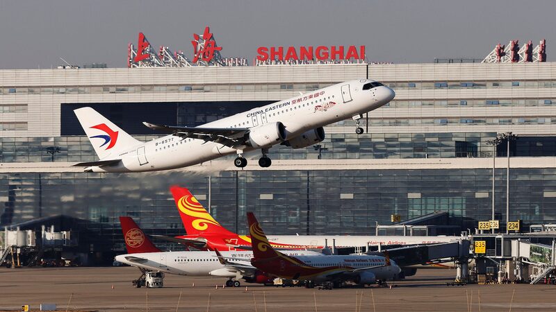 El_avio_n_C919_de_China_comienza_vuelos_regulares_entre_Shangha_i_y_Hong_Kong___