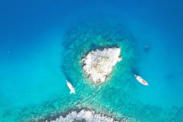 El_cambio_clima_tico_amenaza_los_vibrantes_arrecifes_de_coral_de_Tu_rkiye___