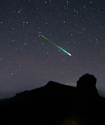 El_cielo_nocturno_del_Monte_Fanjing_brilla_con_la_magia_de_los_meteoros_Gemi_nidas__ video poster