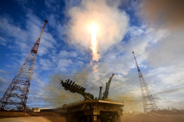 El cohete ruso Soyuz con tres astronautas despega rumbo a la Estación Espacial Internacional El_cohete_ruso_Soyuz_con_tres_astronautas_despega_rumbo_a_la_Estacio_n_Espacial_Internacional
