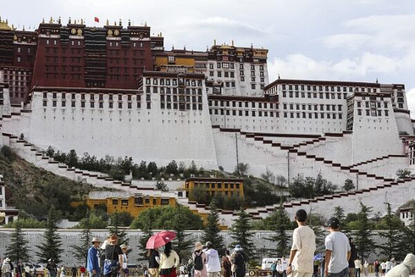 ¡El comercio de Xizang se dispara! 🚀 Más del 130% de crecimiento en la primera mitad de 2024 _El_comercio_de_Xizang_se_dispara____Ma_s_del_130__de_crecimiento_en_la_primera_mitad_de_2024