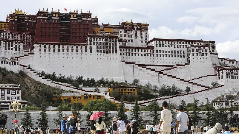 _El_comercio_de_Xizang_se_dispara____Ma_s_del_130__de_crecimiento_en_la_primera_mitad_de_2024