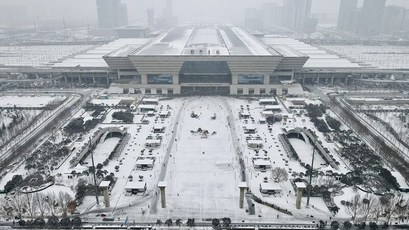 El_desafi_o_nevado_de_Henan__Mantener_las_carreteras_despejadas_y_a_los_viajeros_seguros____