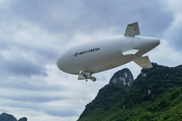 El_dirigible_AS700_de_China_alcanza_nuevas_alturas_con_un_vuelo_re_cord__