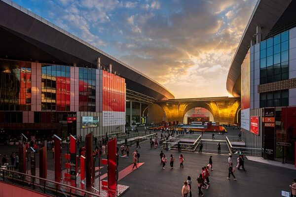 El distrito CBD de Hongqiao en Shanghái: de un centro de transporte a un punto global de comercio 🌐 El_distrito_CBD_de_Hongqiao_en_Shangha_i__de_un_centro_de_transporte_a_un_punto_global_de_comercio__