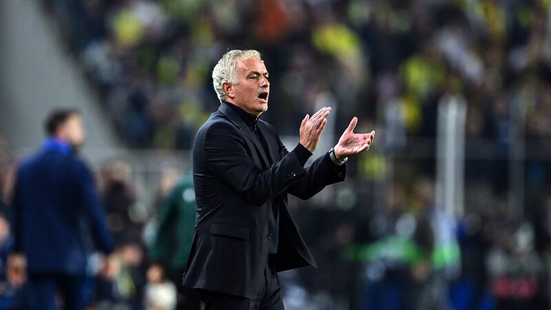 El_drama_de_la_tarjeta_roja_de_Mourinho___Fenerbahce_empata_1_1_con_el_Manchester_United_en_la_Europa_League