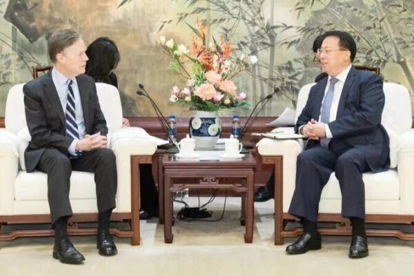 El embajador de EE. UU., Burns, busca intercambios de música y baloncesto con China 🎶🏀 El_embajador_de_EE__UU___Burns__busca_intercambios_de_mu_sica_y_baloncesto_con_China___