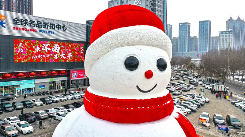 El_enorme_mun_eco_de_nieve_de_Shenyang_transmite_alegri_a_festiva_para_2024____