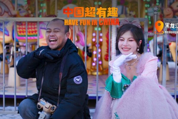 El fotĂłgrafo Shi Jiwei convierte Harbin en un cuento de hadas invernal El_foto_grafo_Shi_Jiwei_convierte_Harbin_en_un_cuento_de_hadas_invernal video poster