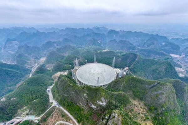 El gigantesco telescopio de China descubre galaxias ocultas llenas de gas en el universo distante 🚀✨ El_gigantesco_telescopio_de_China_descubre_galaxias_ocultas_llenas_de_gas_en_el_universo_distante___
