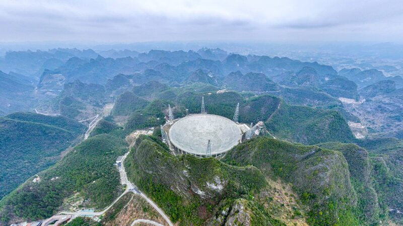 El_gigantesco_telescopio_de_China_descubre_galaxias_ocultas_llenas_de_gas_en_el_universo_distante___